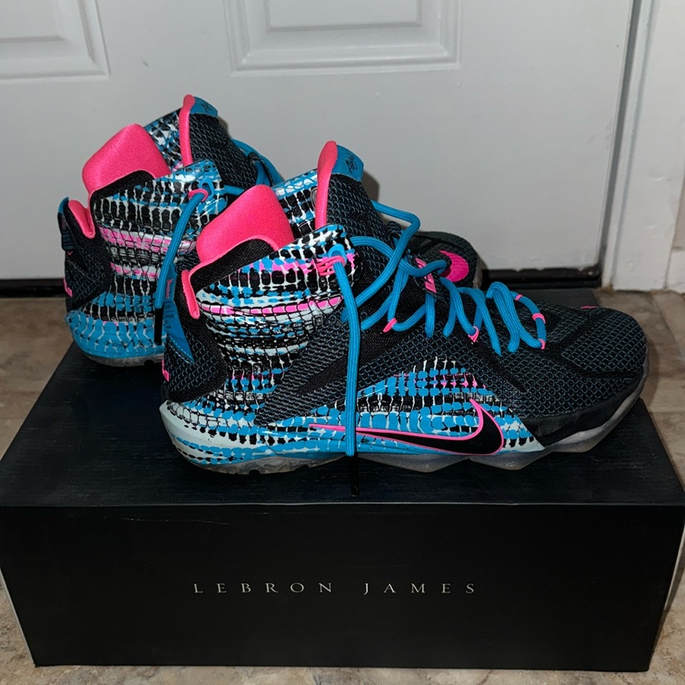 Men’s Nike LeBron 12 - 23 Chromosomes , Men’s Size 11